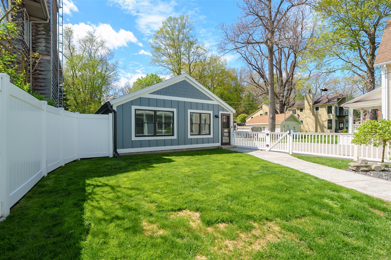 279 S Gull Lake Drive, Richland, MI, 49083