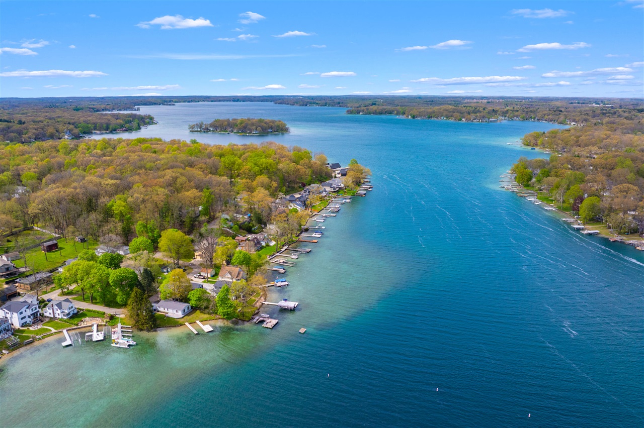 279 S Gull Lake Drive, Richland, MI, 49083