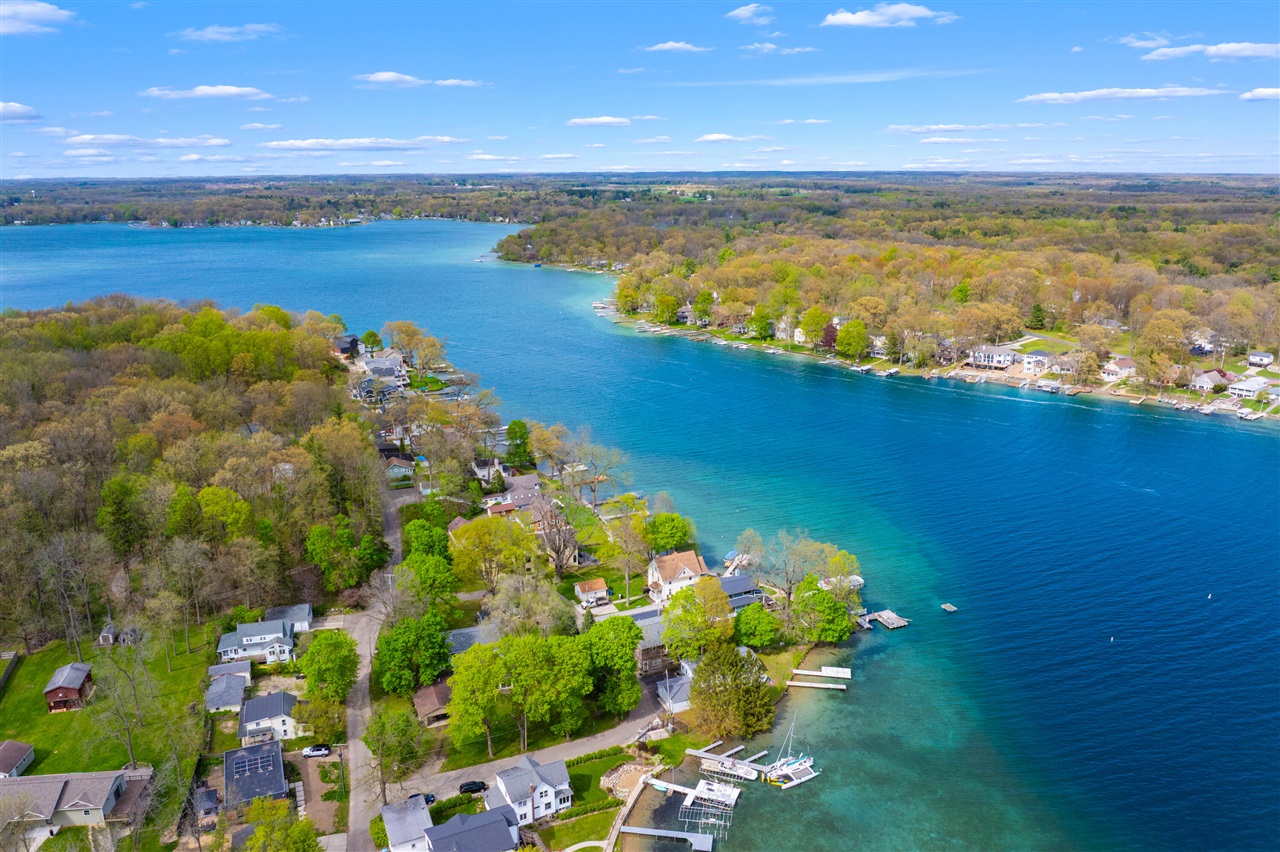 279 S Gull Lake Drive, Richland, MI, 49083