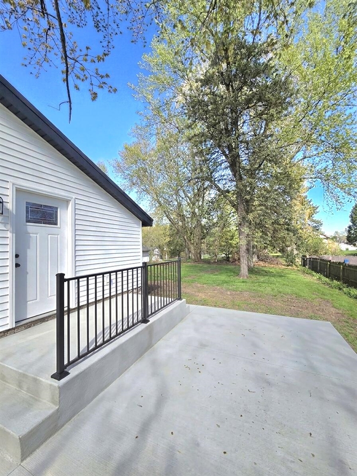 130 N 10th Street, Edmore, MI, 48829-8372