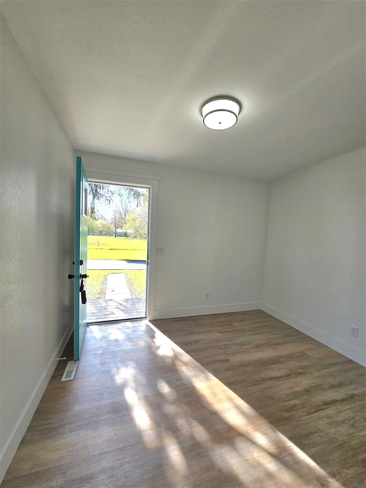 130 N 10th Street, Edmore, MI, 48829-8372