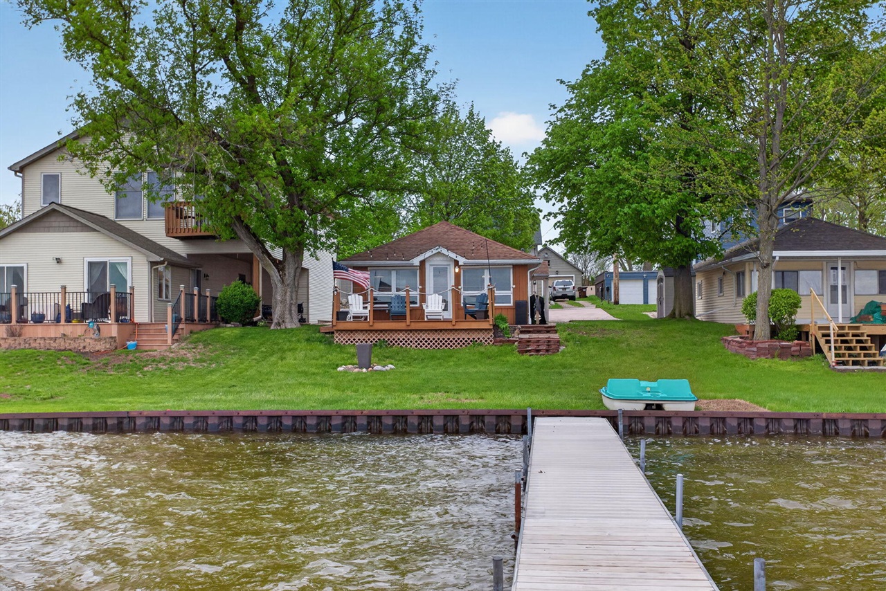246 Ackerson Lake Drive, Jackson, MI, 49201-8755