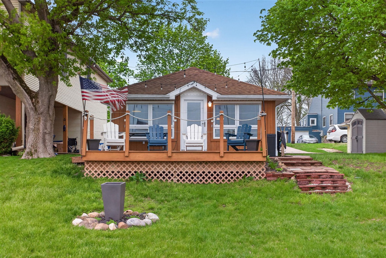 246 Ackerson Lake Drive, Jackson, MI, 49201-8755