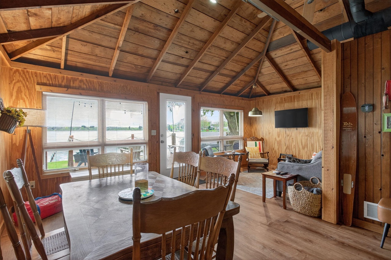 246 Ackerson Lake Drive, Jackson, MI, 49201-8755