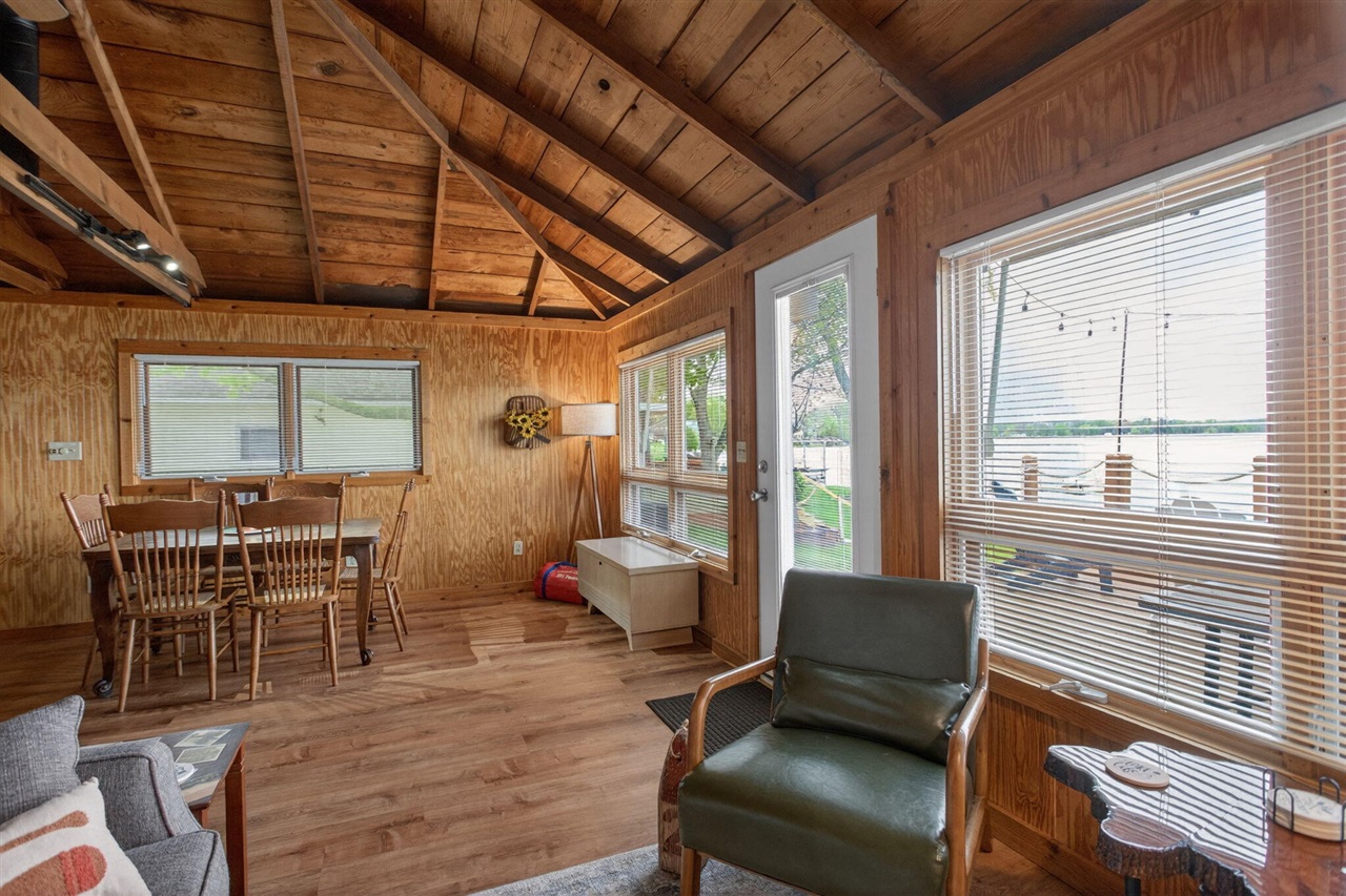 246 Ackerson Lake Drive, Jackson, MI, 49201-8755