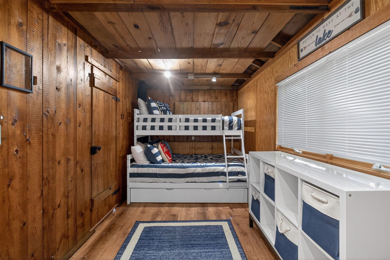 246 Ackerson Lake Drive, Jackson, MI, 49201-8755