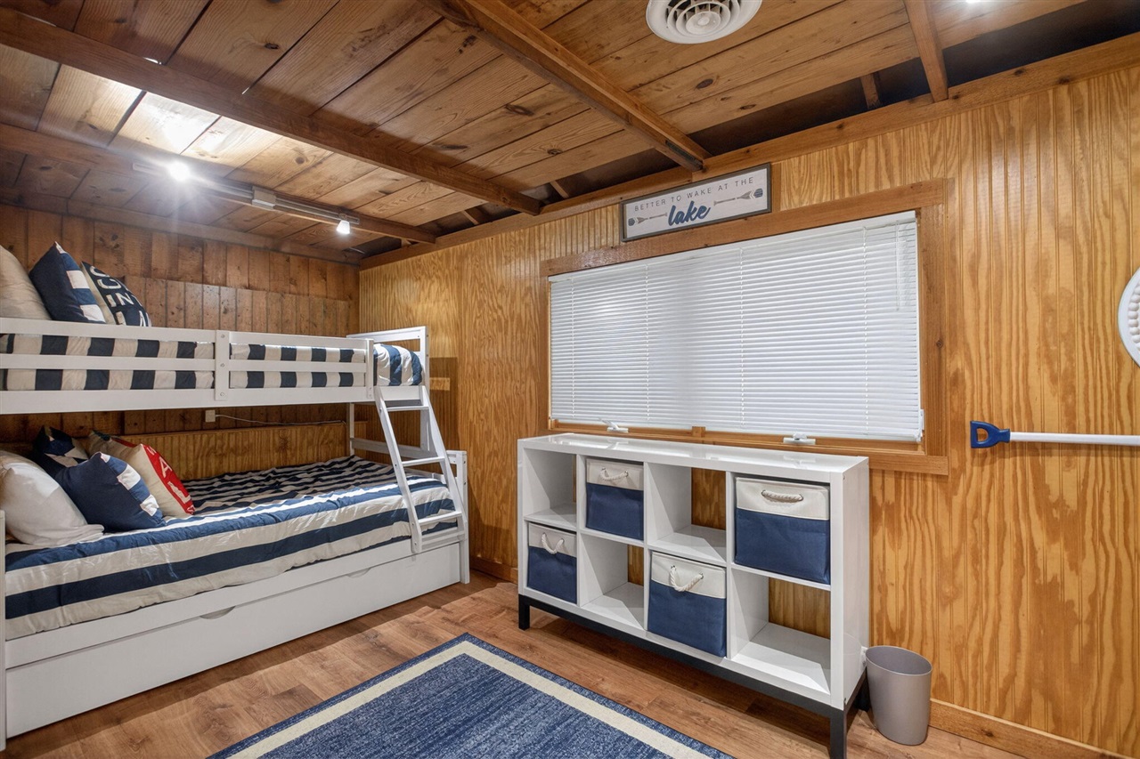 246 Ackerson Lake Drive, Jackson, MI, 49201-8755