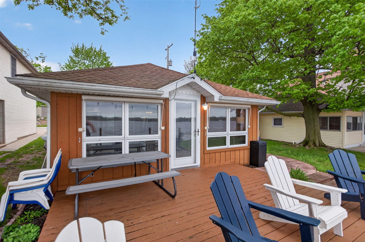 246 Ackerson Lake Drive, Jackson, MI, 49201-8755