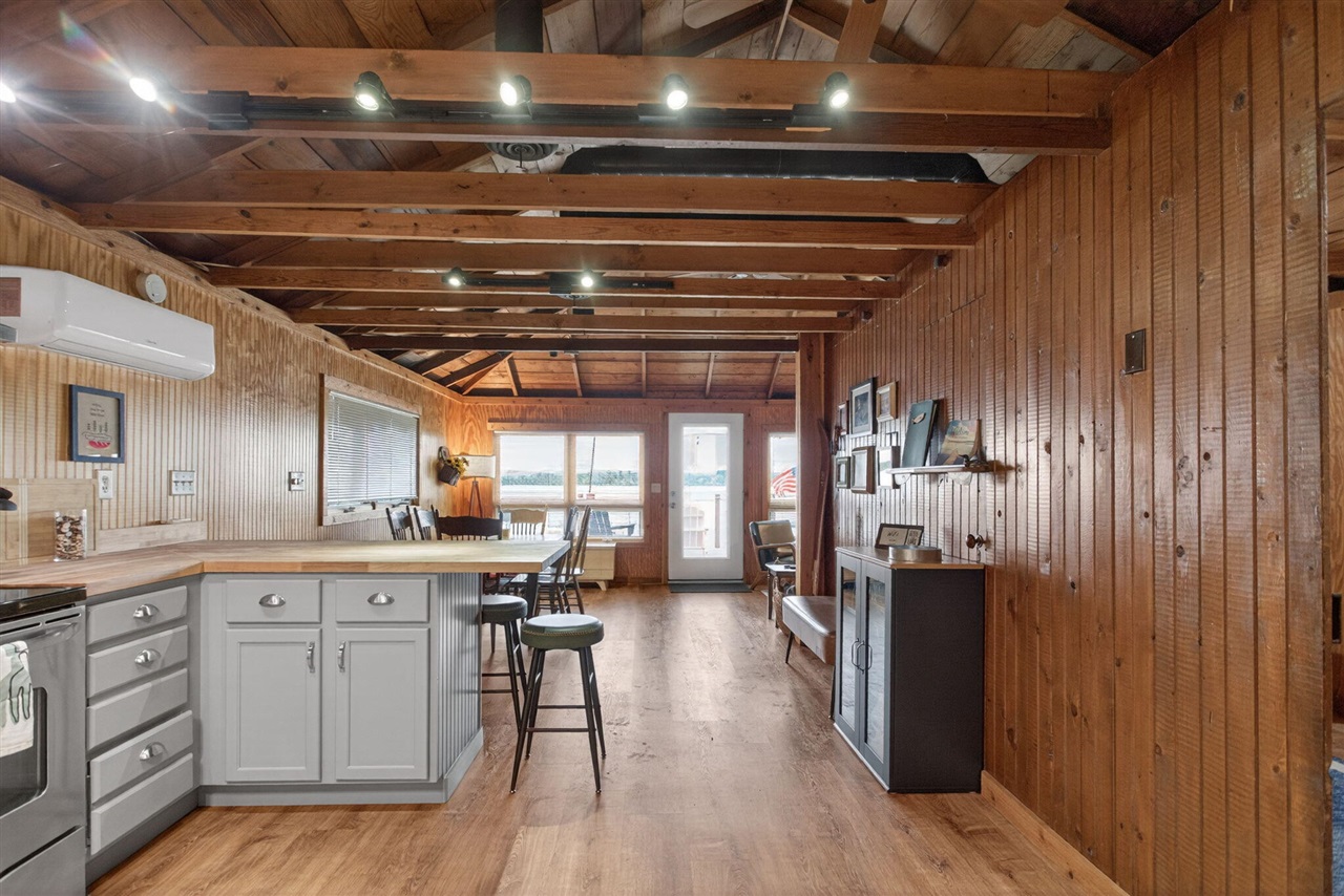 246 Ackerson Lake Drive, Jackson, MI, 49201-8755
