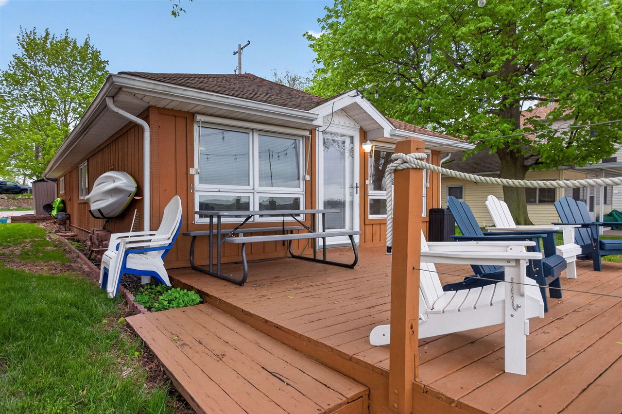 246 Ackerson Lake Drive, Jackson, MI, 49201-8755