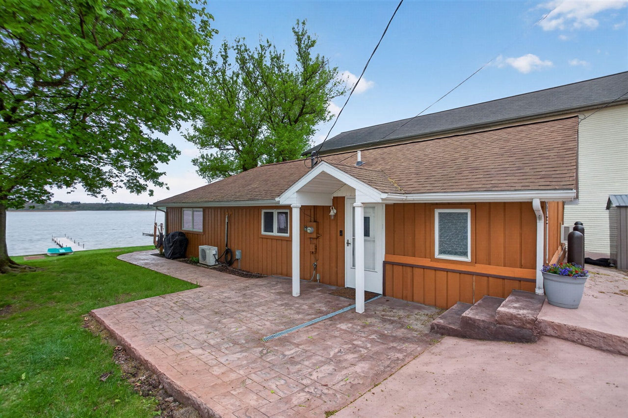 246 Ackerson Lake Drive, Jackson, MI, 49201-8755