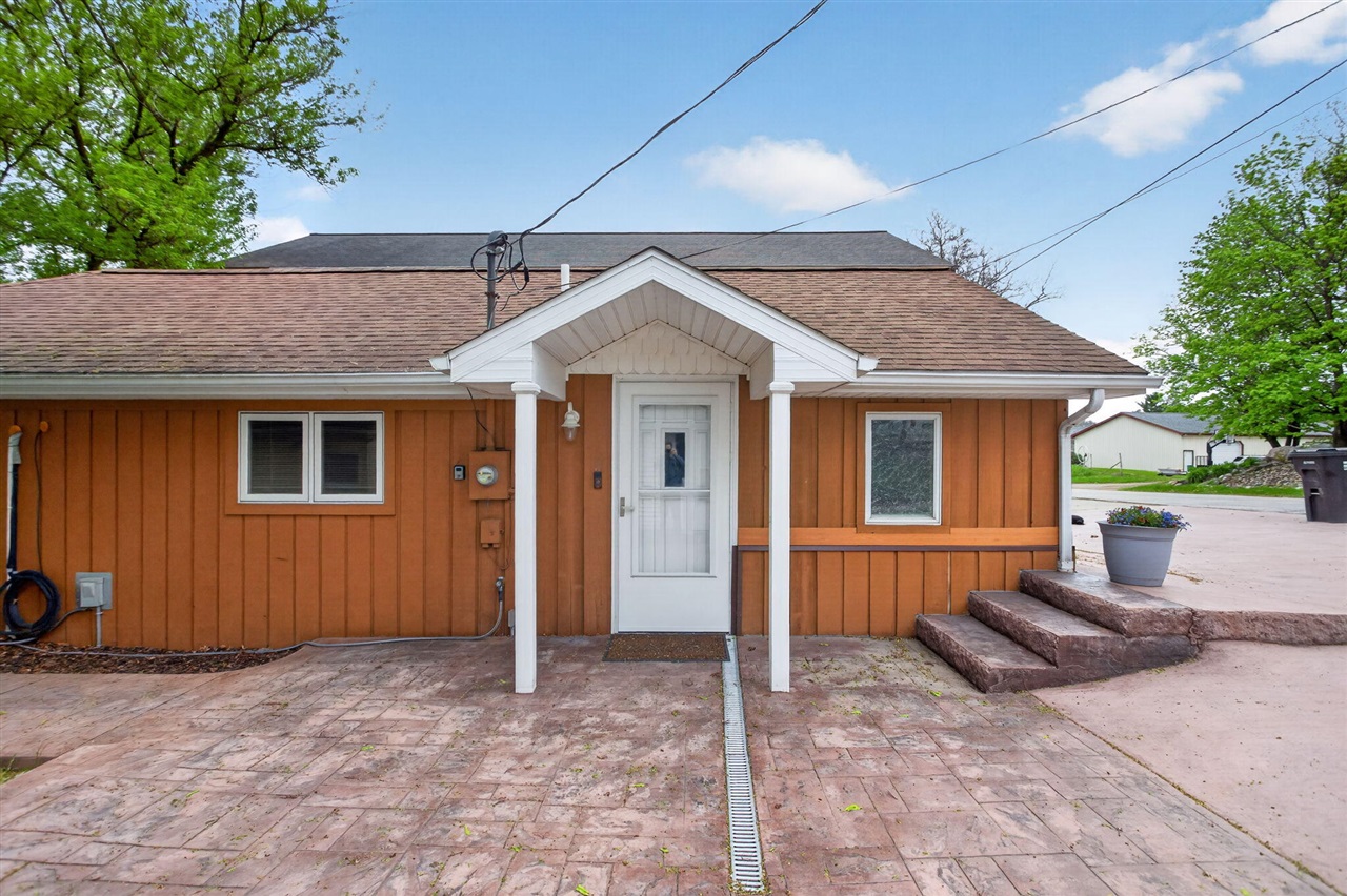 246 Ackerson Lake Drive, Jackson, MI, 49201-8755