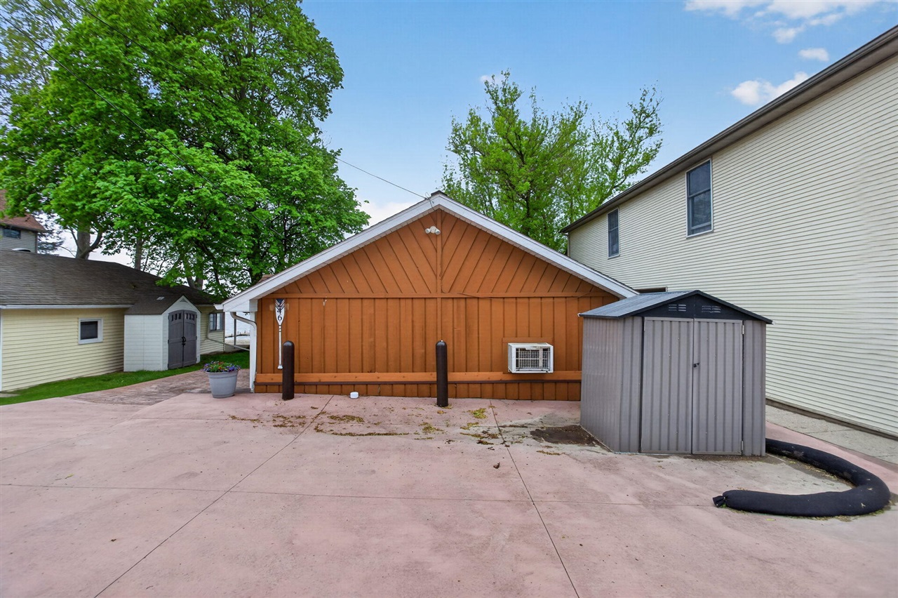 246 Ackerson Lake Drive, Jackson, MI, 49201-8755