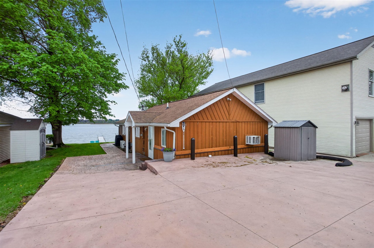 246 Ackerson Lake Drive, Jackson, MI, 49201-8755