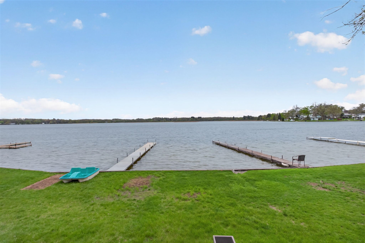 246 Ackerson Lake Drive, Jackson, MI, 49201-8755