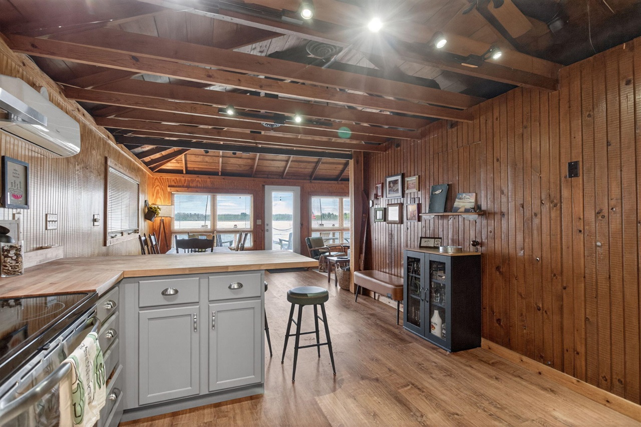 246 Ackerson Lake Drive, Jackson, MI, 49201-8755