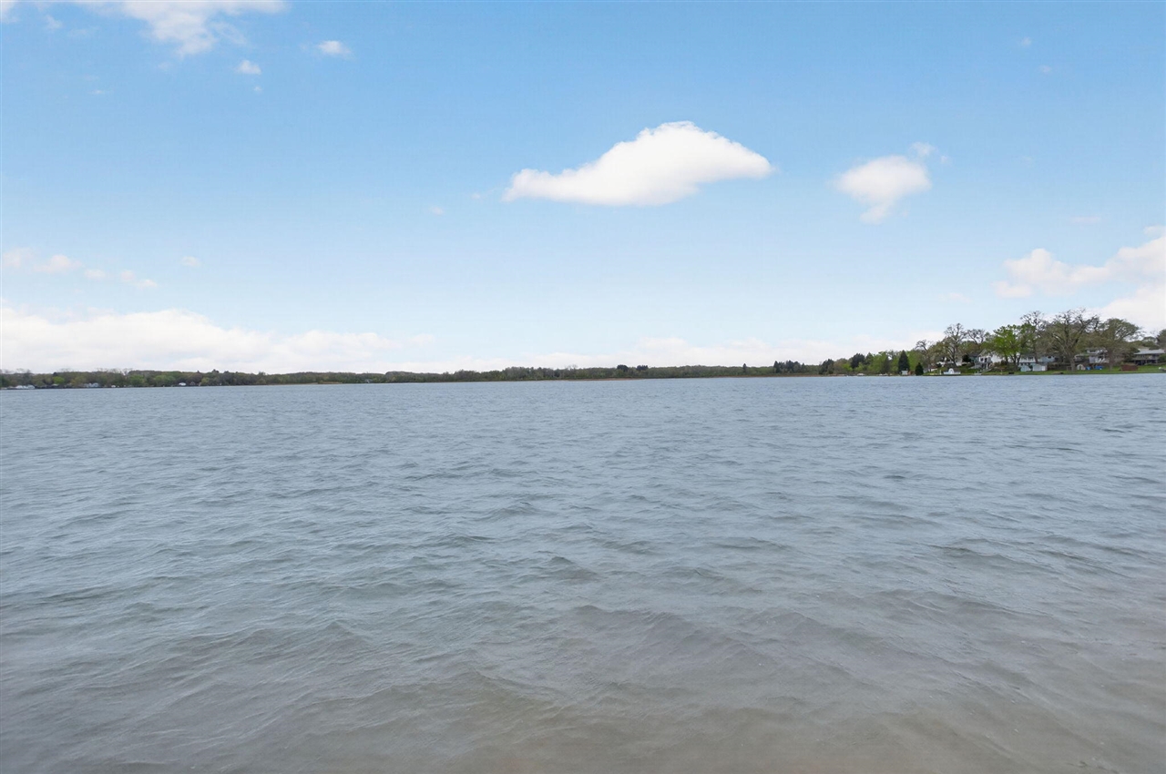 246 Ackerson Lake Drive, Jackson, MI, 49201-8755