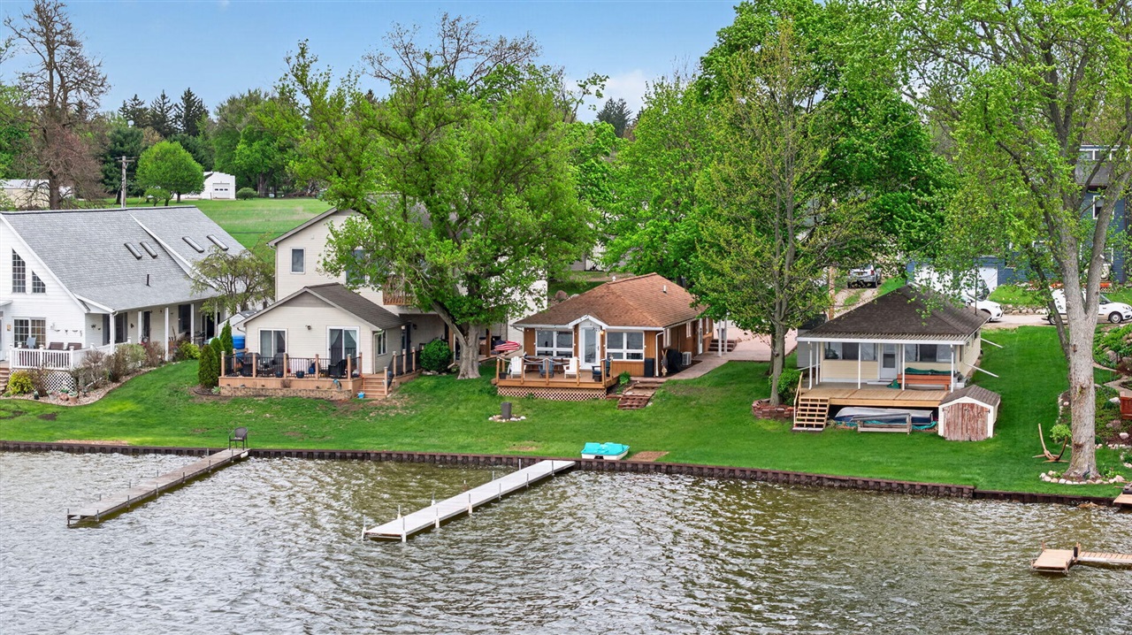 246 Ackerson Lake Drive, Jackson, MI, 49201-8755