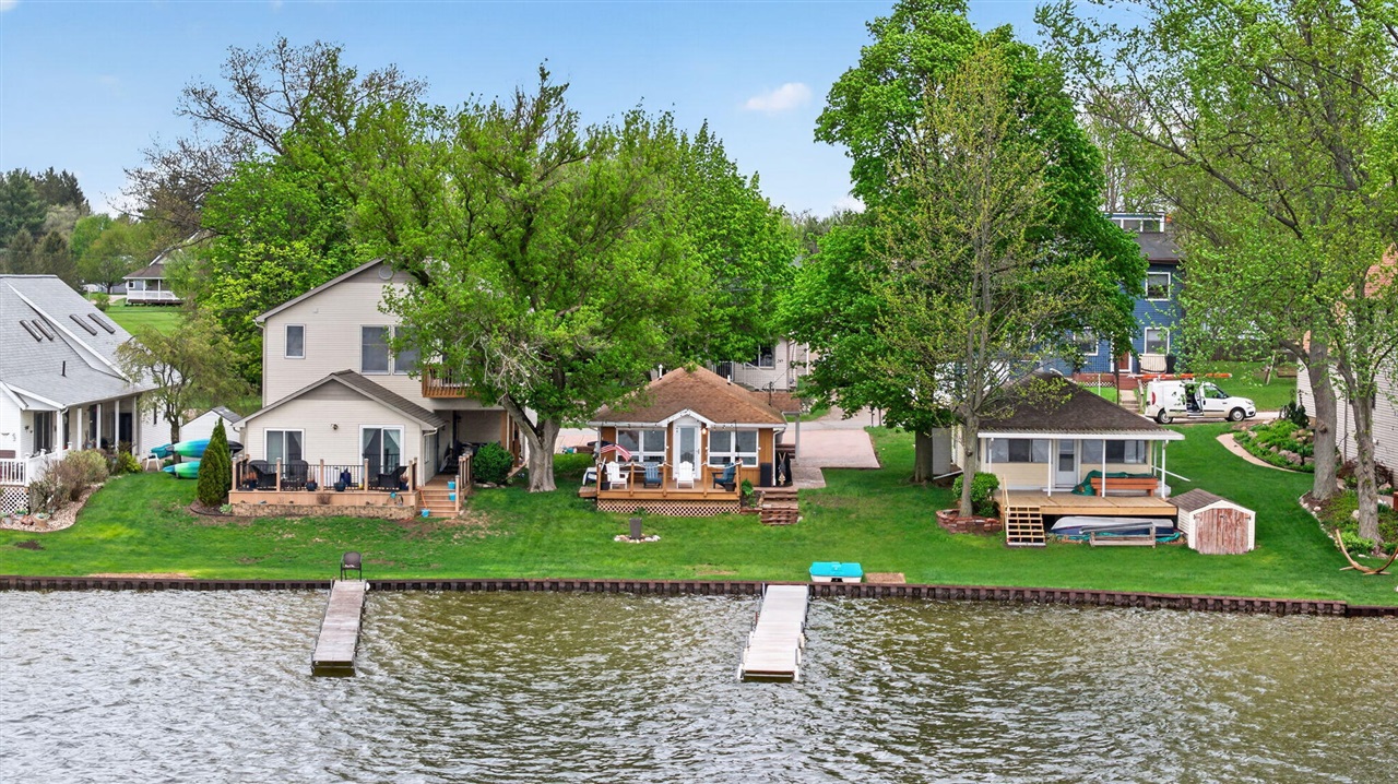 246 Ackerson Lake Drive, Jackson, MI, 49201-8755