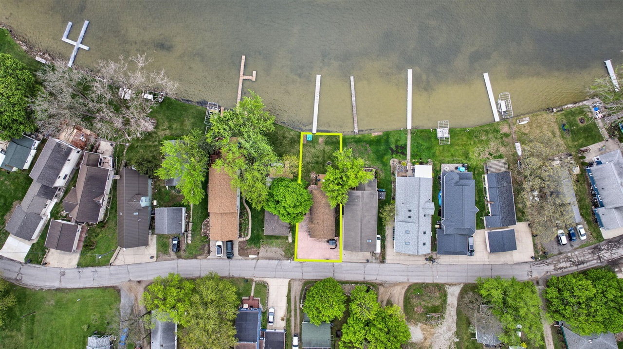 246 Ackerson Lake Drive, Jackson, MI, 49201-8755