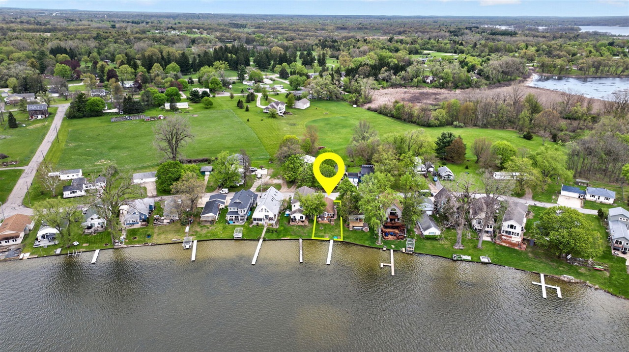 246 Ackerson Lake Drive, Jackson, MI, 49201-8755
