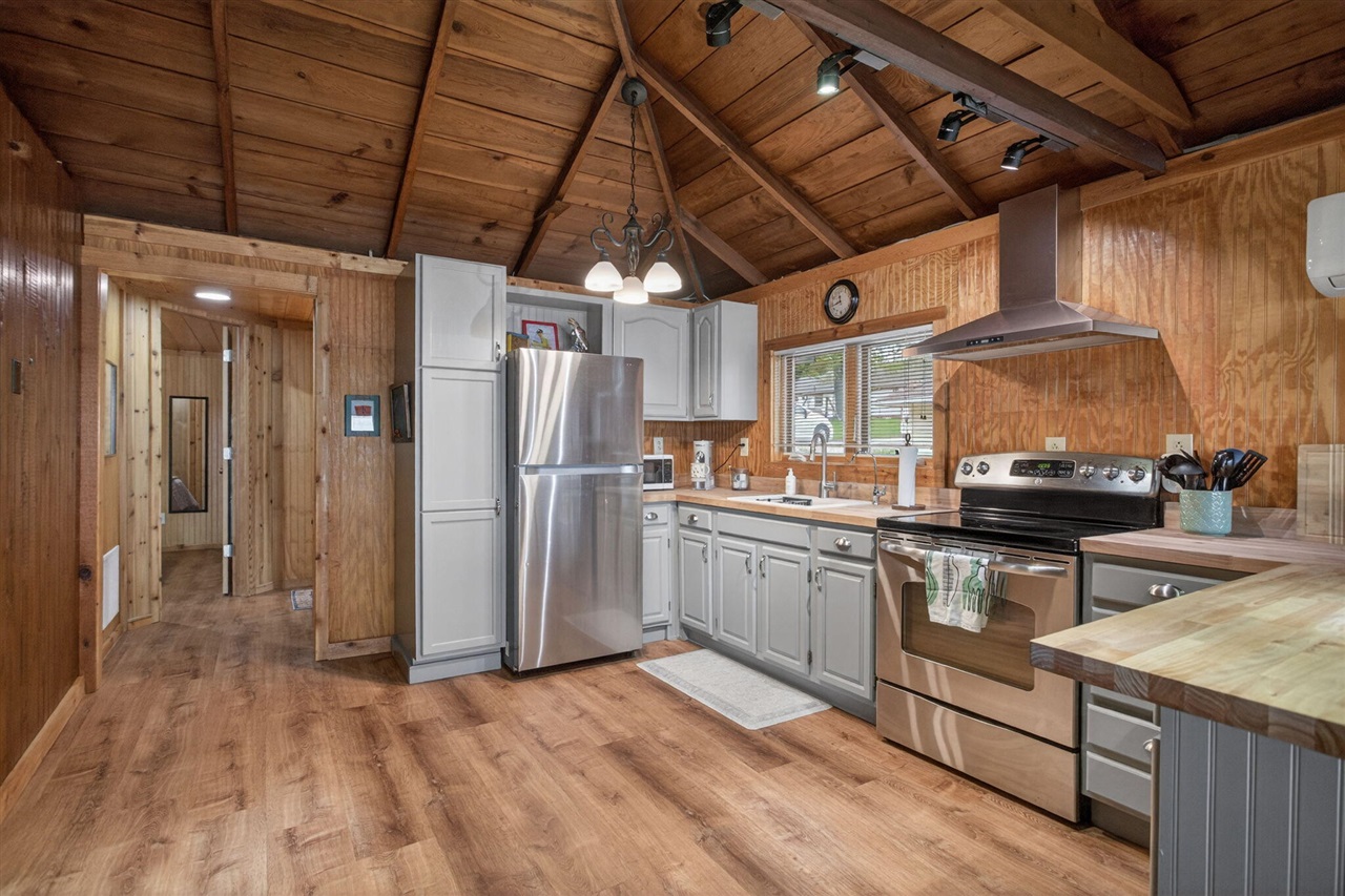 246 Ackerson Lake Drive, Jackson, MI, 49201-8755