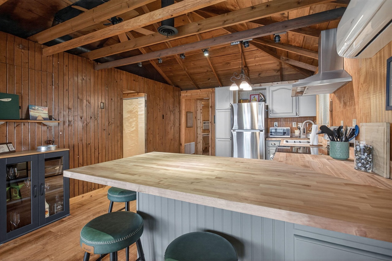 246 Ackerson Lake Drive, Jackson, MI, 49201-8755