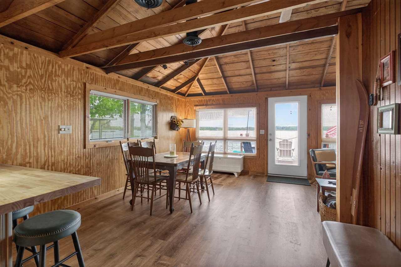 246 Ackerson Lake Drive, Jackson, MI, 49201-8755