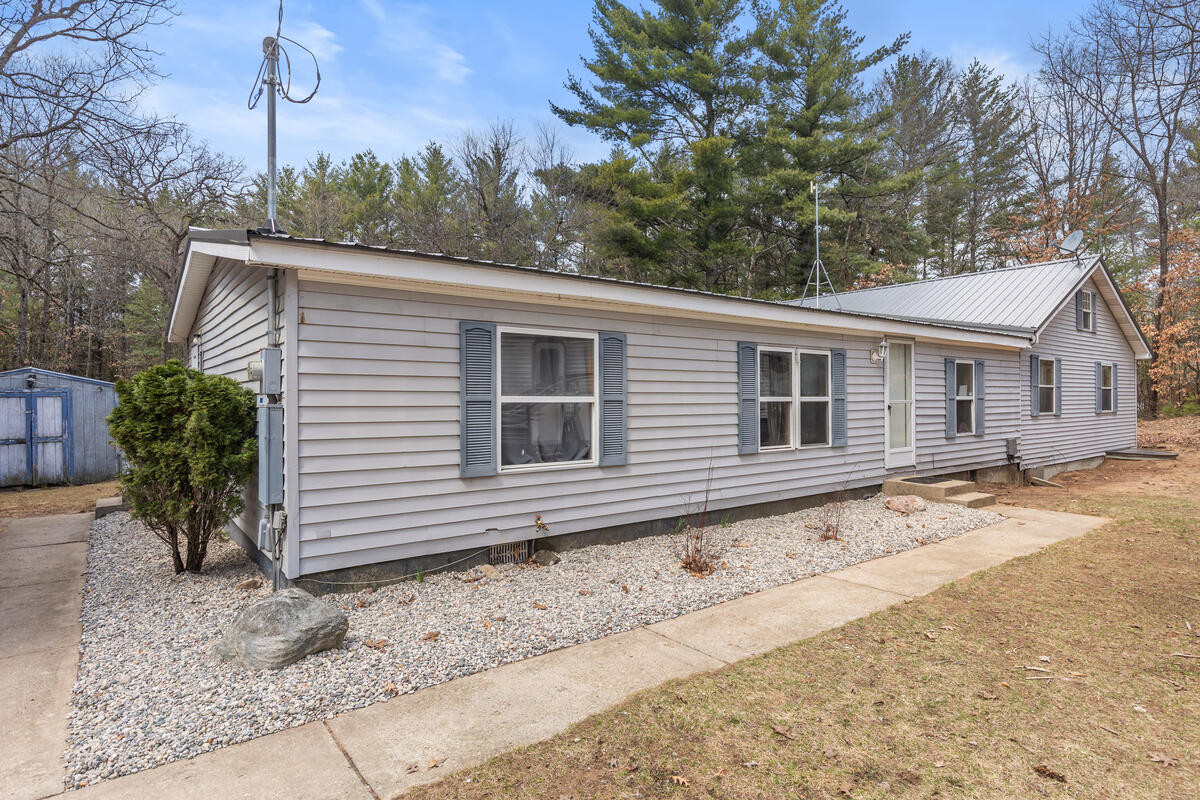 8233 Beech Avenue, Howard City, MI, 49329-9086