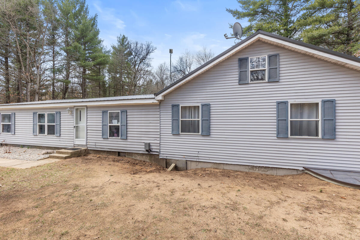 3rd image of 8233 Beech Ave, Howard City, MI 49329 | MLS# 70528914