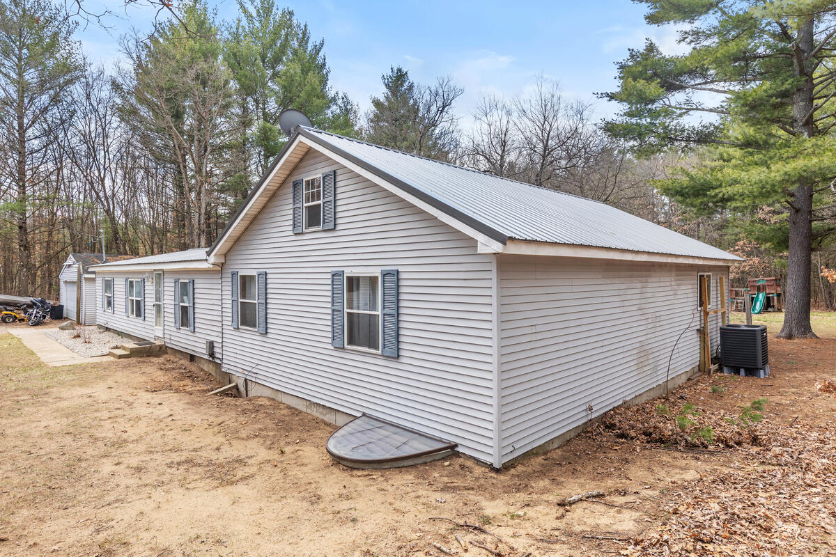 4th image of 8233 Beech Ave, Howard City, MI 49329 | MLS# 70528914