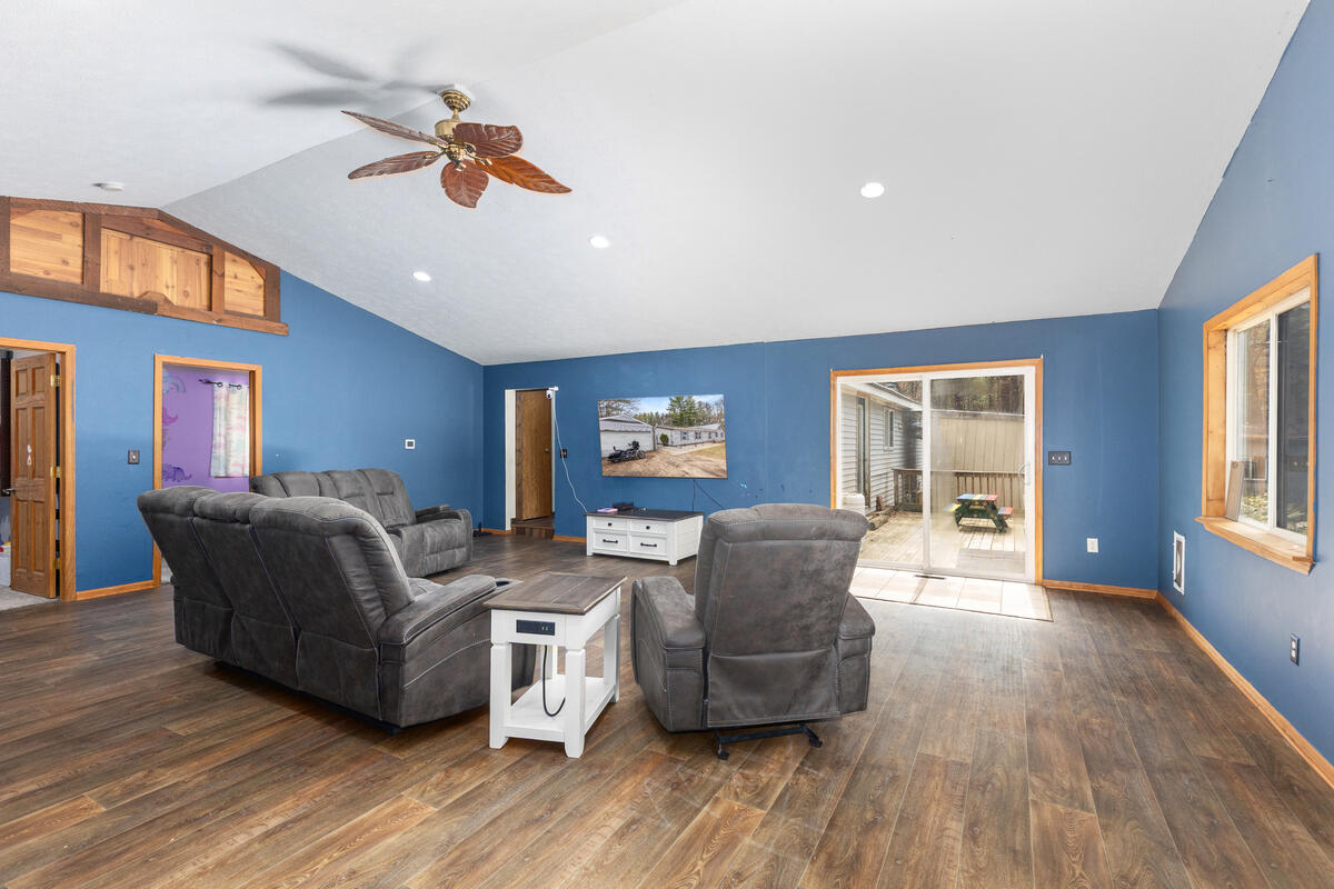 8233 Beech Avenue, Howard City, MI, 49329-9086