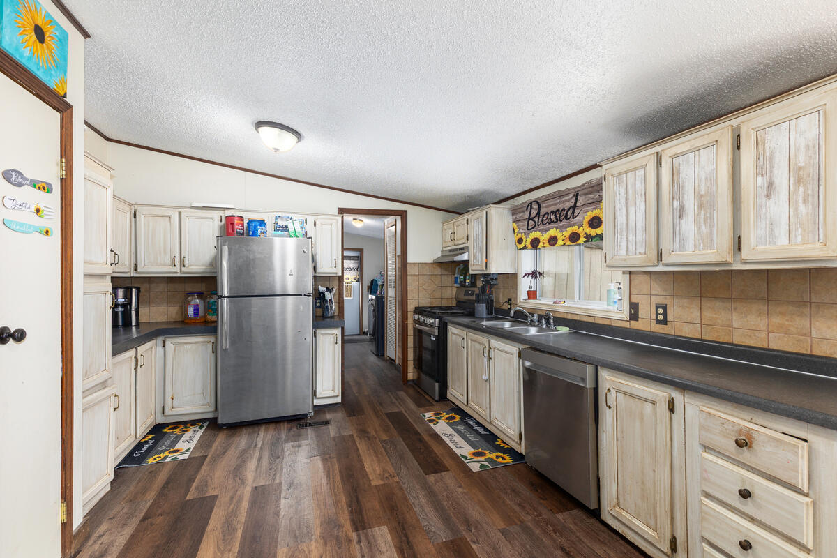 8233 Beech Avenue, Howard City, MI, 49329-9086