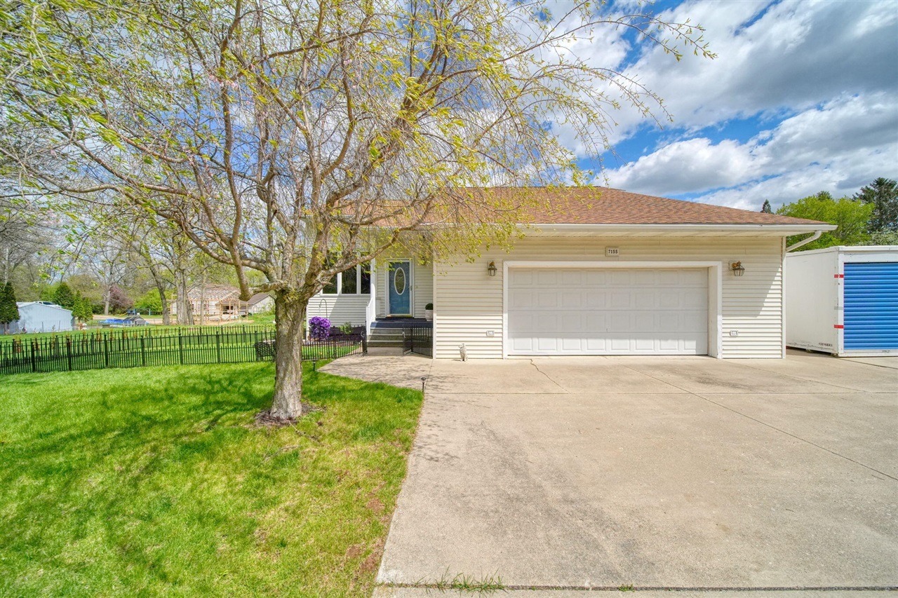 303 W Middle Street, Chelsea, MI, 48118-1505