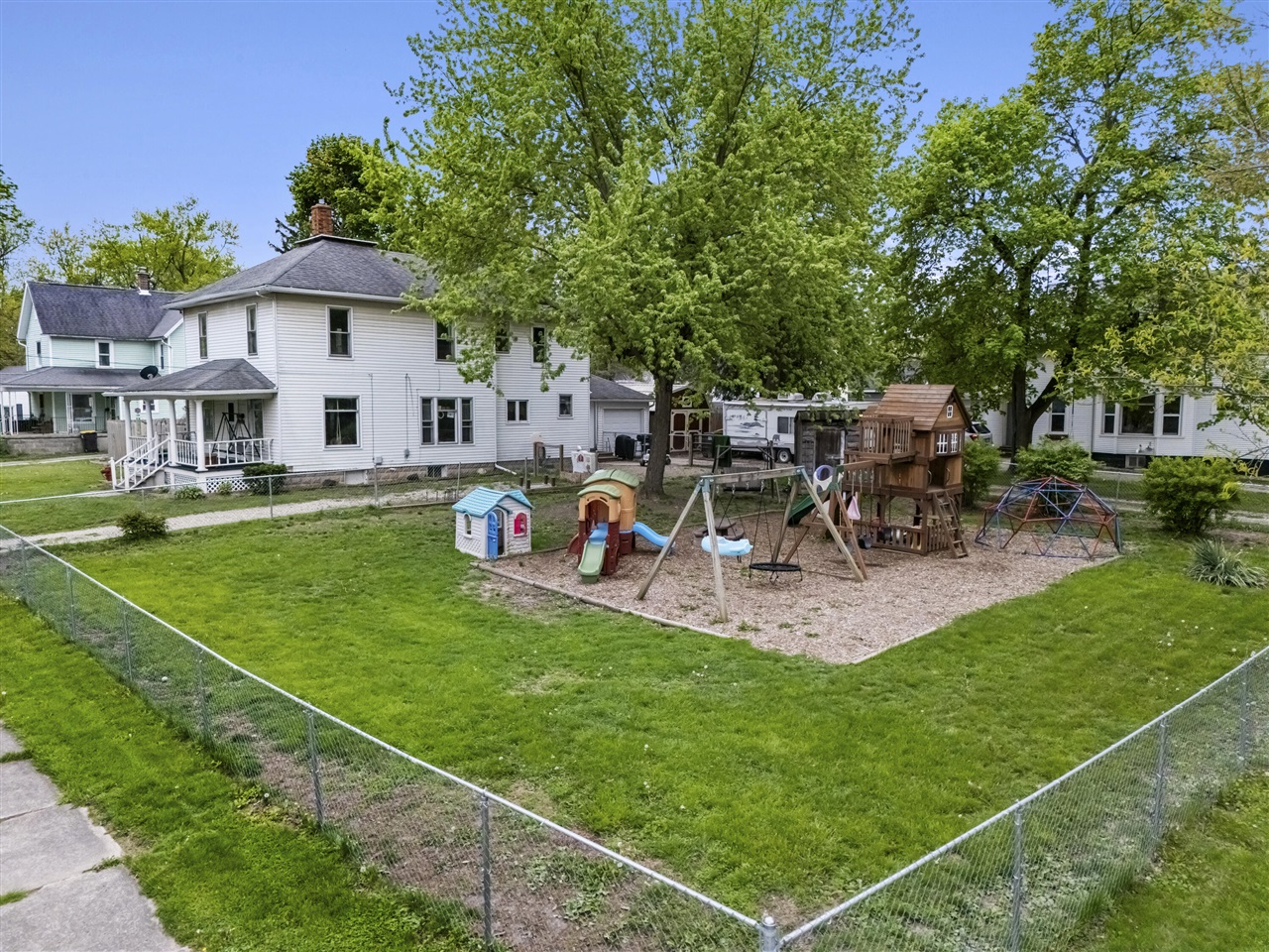142 S West Street, Hillsdale, MI, 49242-1953