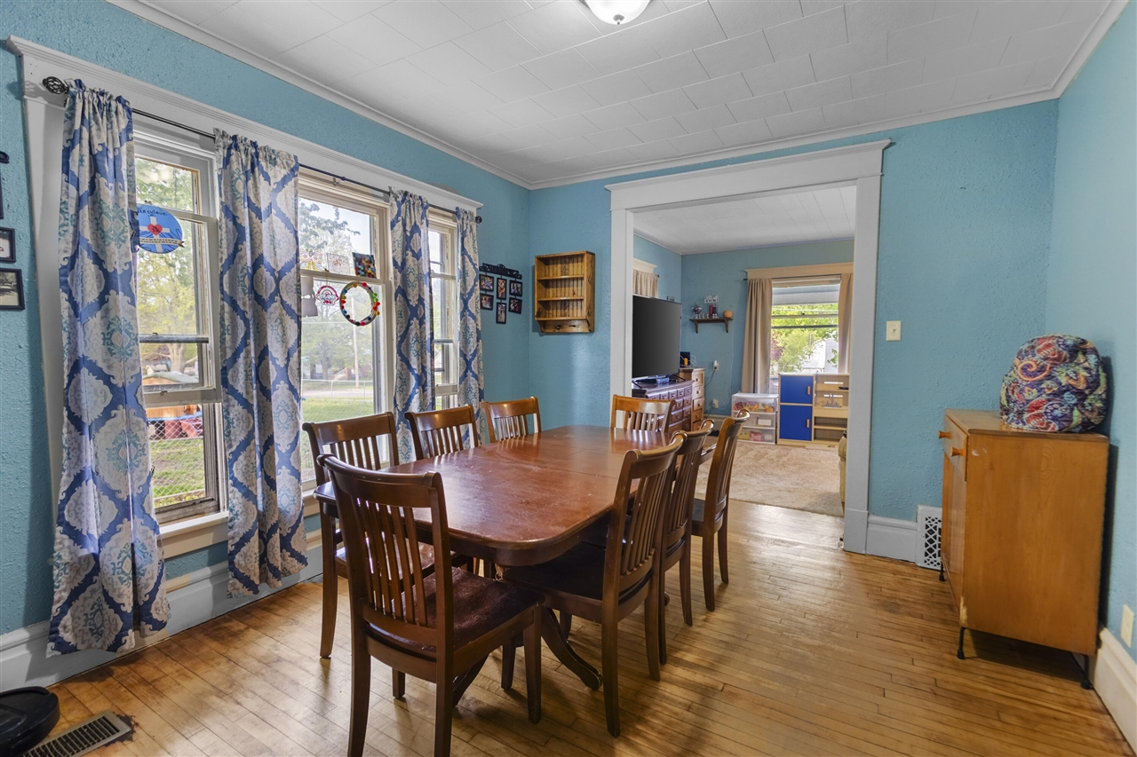 142 S West Street, Hillsdale, MI, 49242-1953