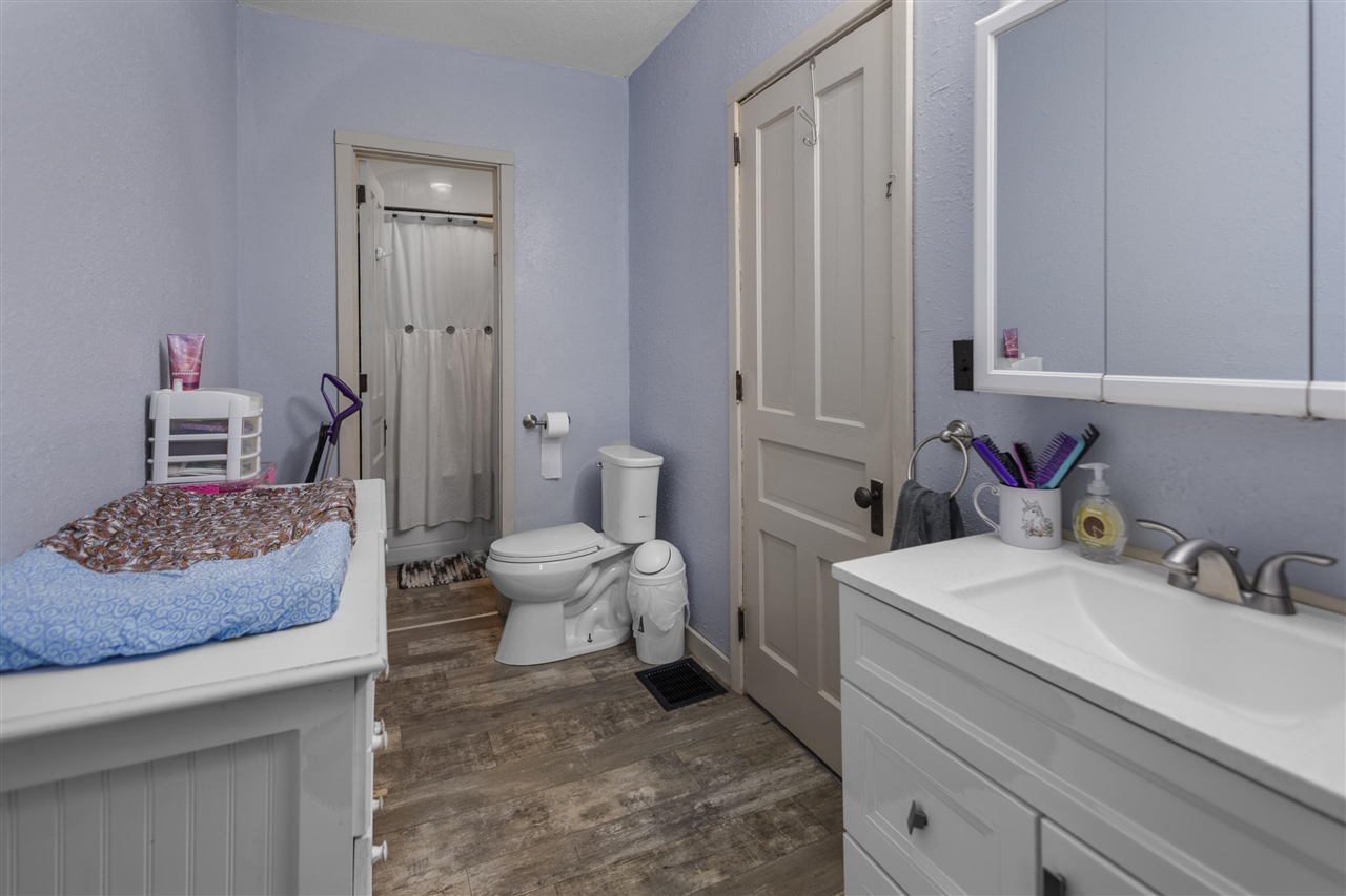 142 S West Street, Hillsdale, MI, 49242-1953