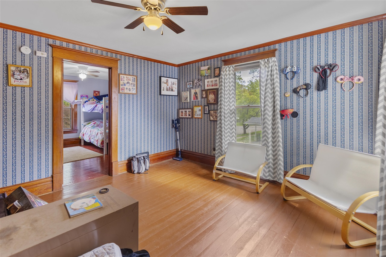 142 S West Street, Hillsdale, MI, 49242-1953