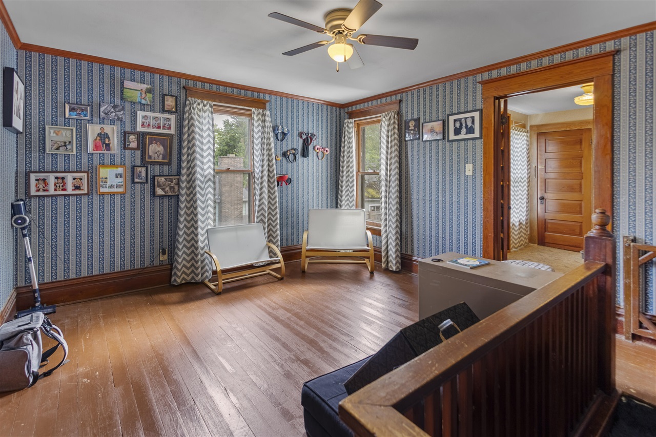 142 S West Street, Hillsdale, MI, 49242-1953