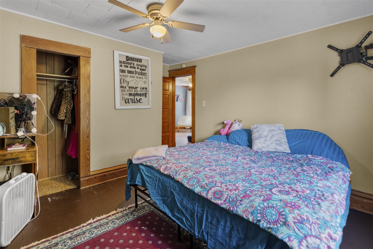 142 S West Street, Hillsdale, MI, 49242-1953