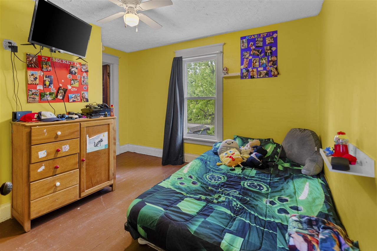 142 S West Street, Hillsdale, MI, 49242-1953