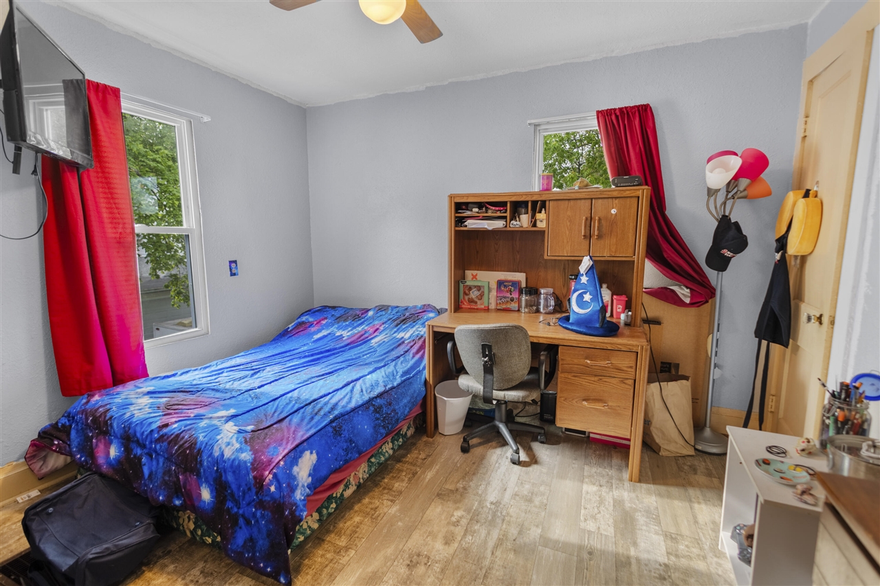142 S West Street, Hillsdale, MI, 49242-1953