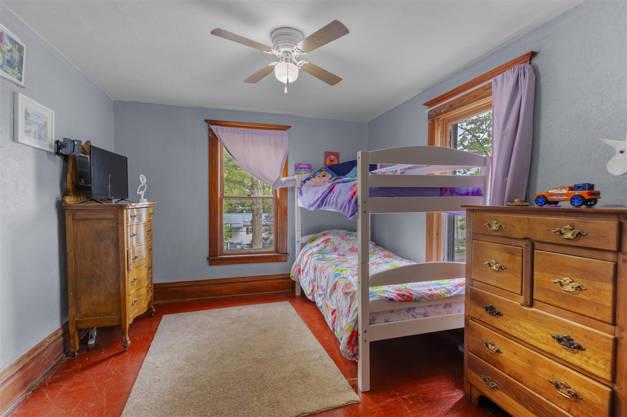 142 S West Street, Hillsdale, MI, 49242-1953