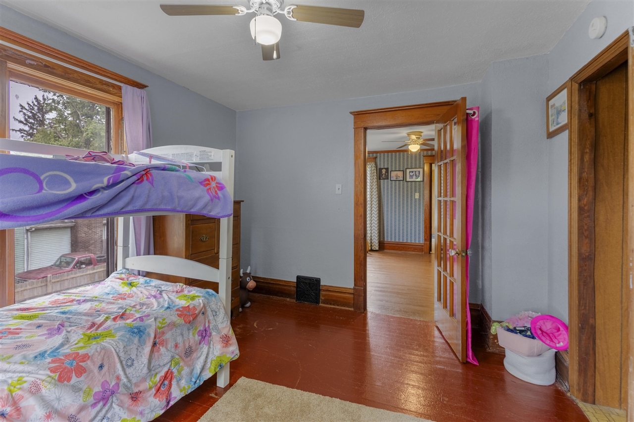 142 S West Street, Hillsdale, MI, 49242-1953