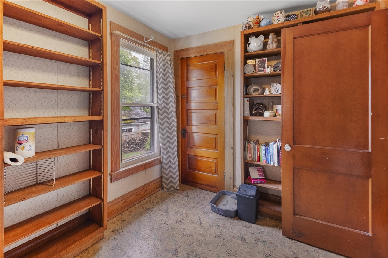 142 S West Street, Hillsdale, MI, 49242-1953