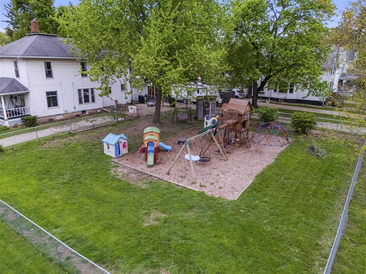 142 S West Street, Hillsdale, MI, 49242-1953