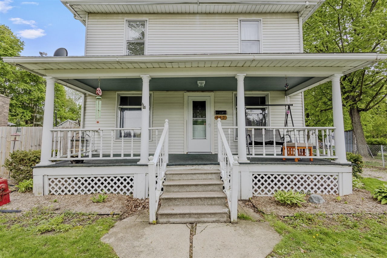 142 S West Street, Hillsdale, MI, 49242-1953