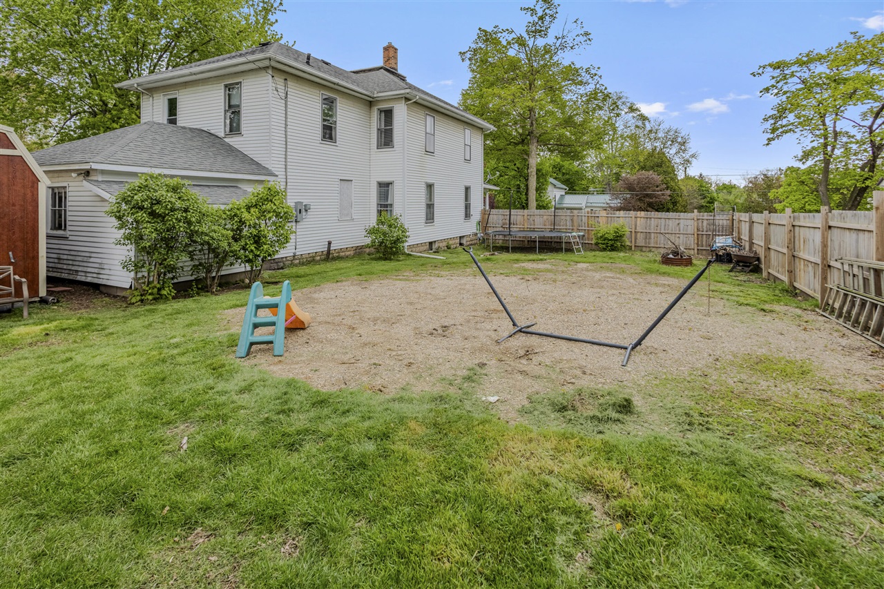 142 S West Street, Hillsdale, MI, 49242-1953