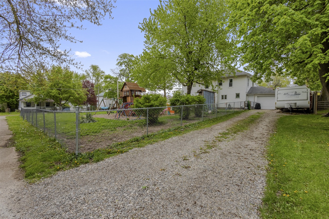 142 S West Street, Hillsdale, MI, 49242-1953