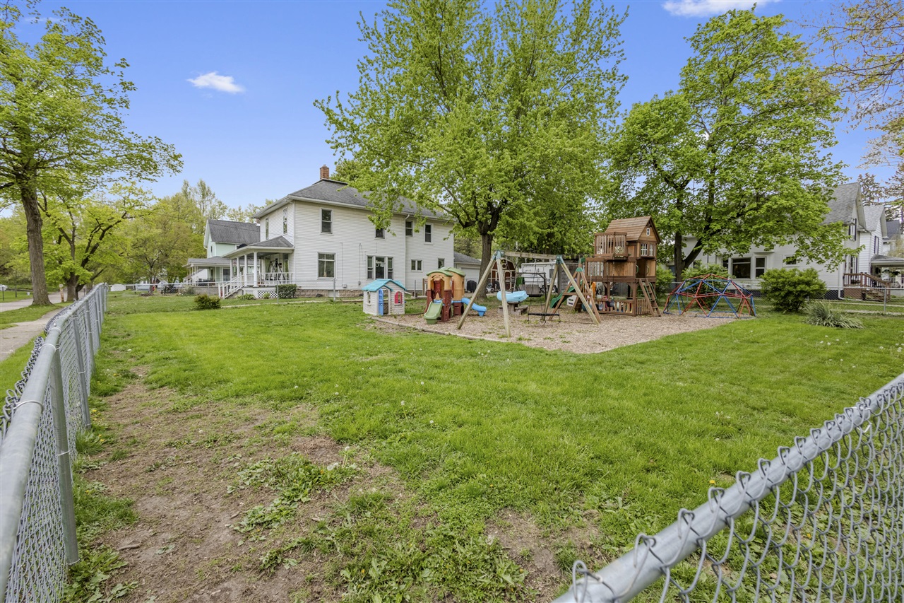 142 S West Street, Hillsdale, MI, 49242-1953